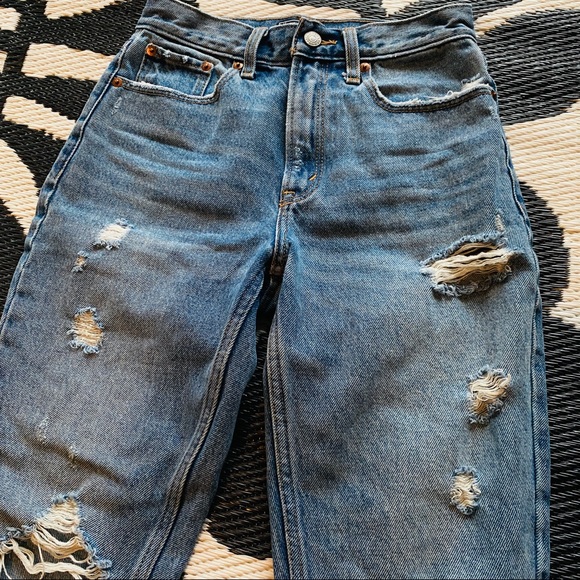 Abercrombie & Fitch • Ripped Mom Jeans - Picture 11 of 14